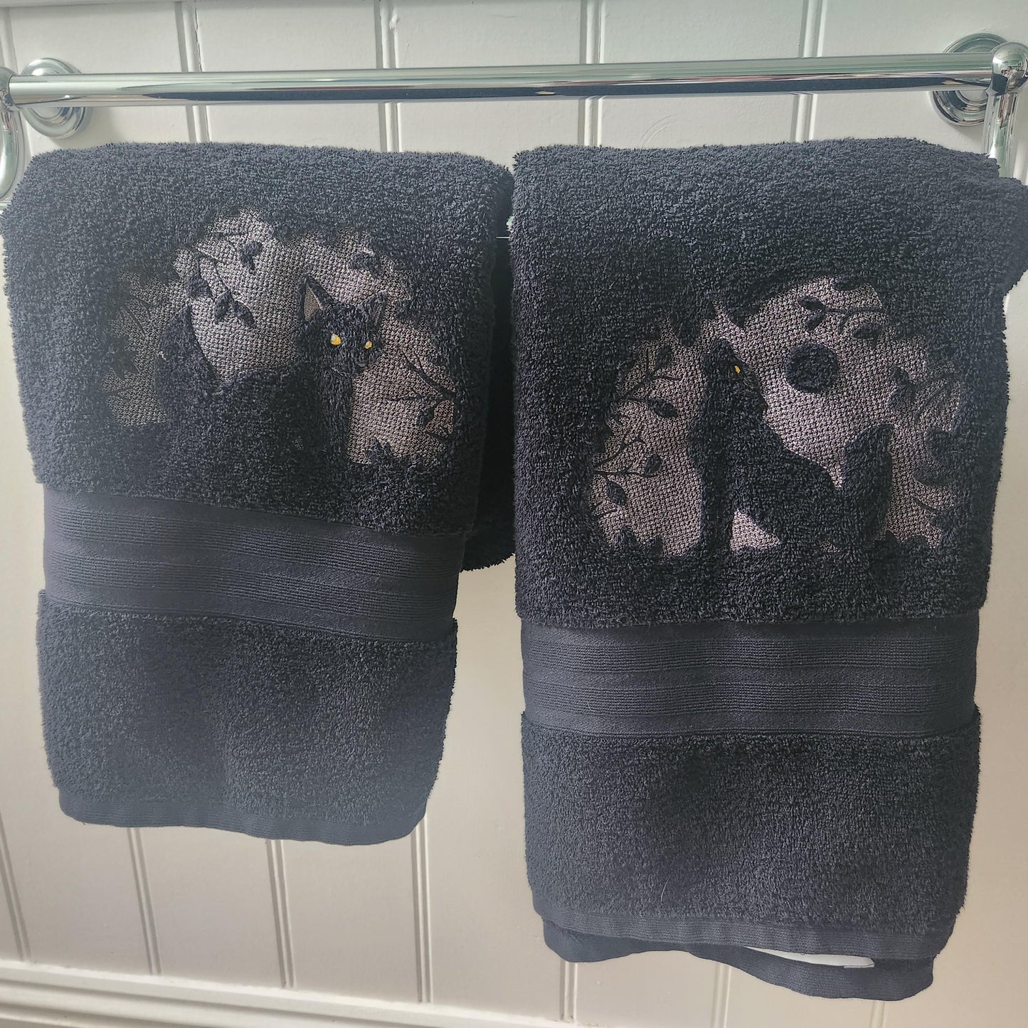 Wolf Embroidered Bath Towel black
