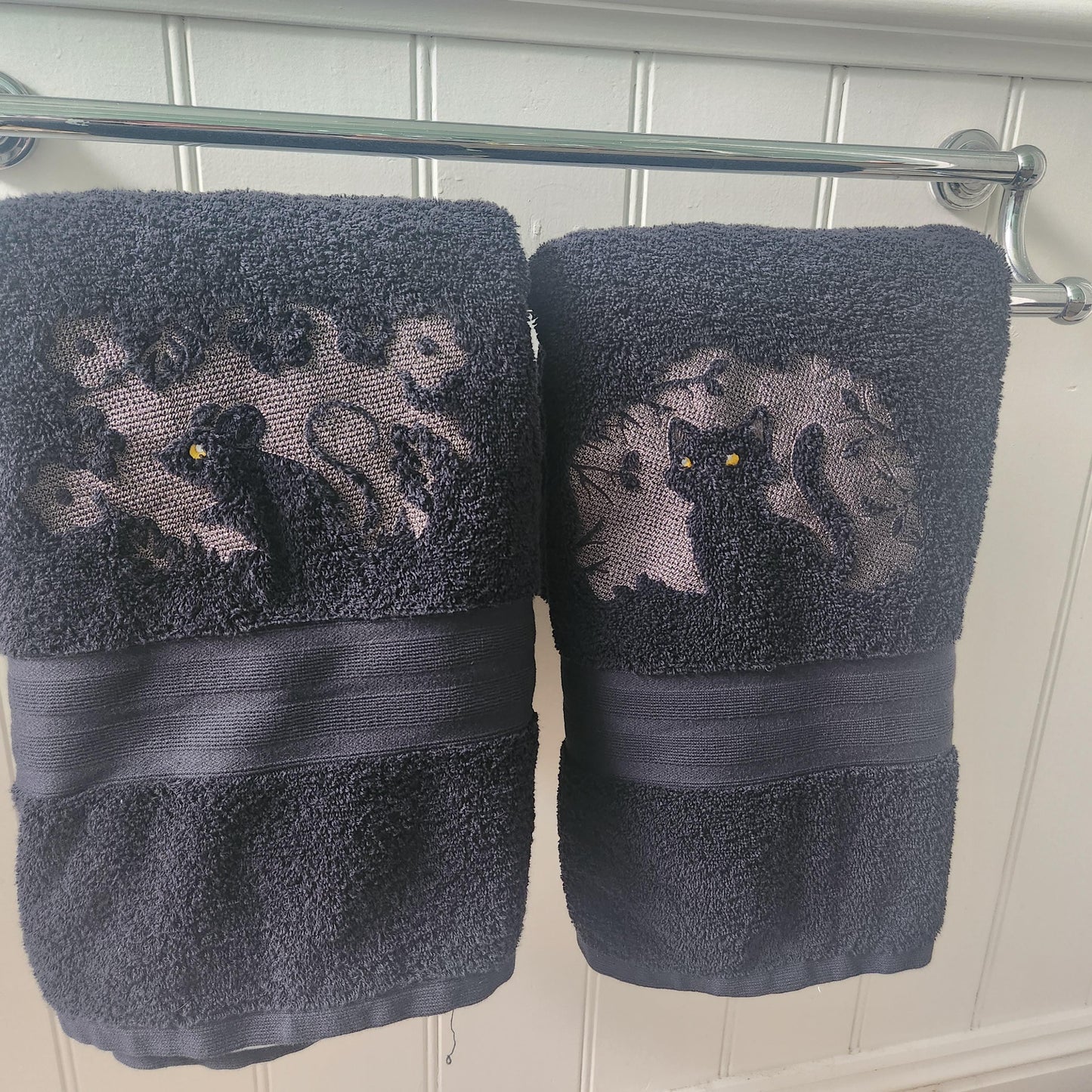 Wolf Embroidered Bath Towel black