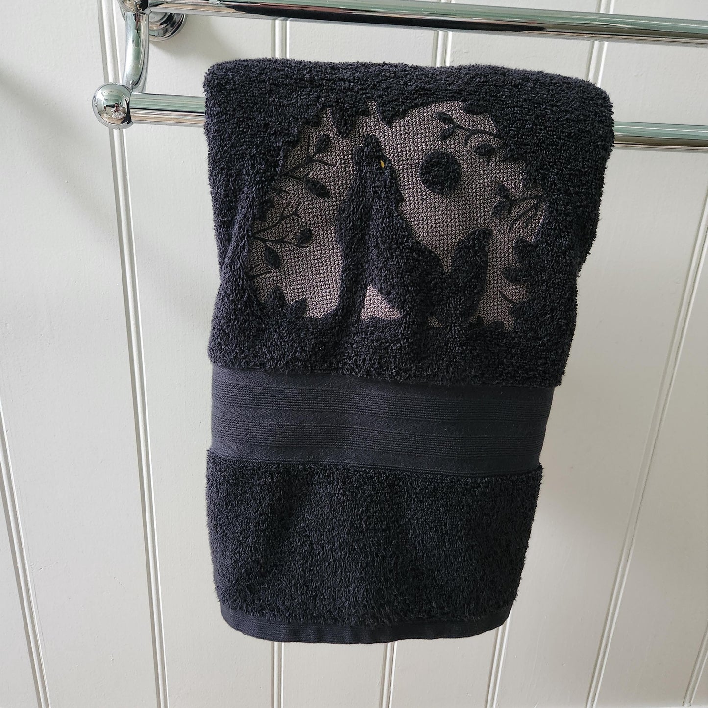 Wolf Embroidered Bath Towel black
